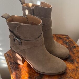 Women's Crown Vintage Courla Ankle Bootie, Cedar Smoke Suede, size 8.5